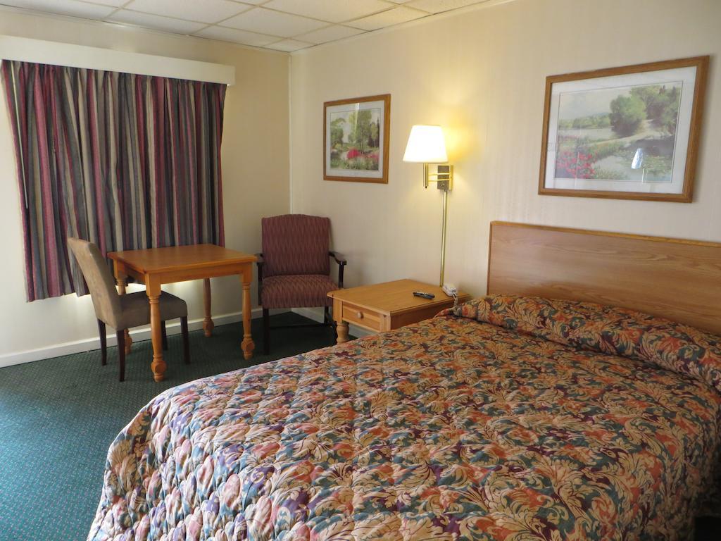 Pine Crest Motor Lodge Holly Springs Rum bild